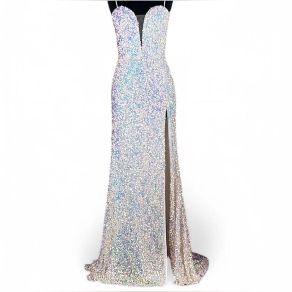 Portia and Scarlett's Iridescent Velvet Mermaid Dress: A Shimmering Symphony for Special Occasions
